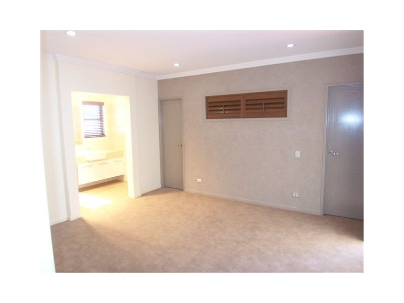 25 Fadden Crescent, Middle Ridge QLD 4350