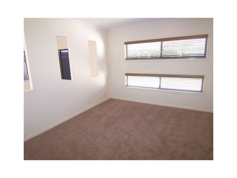 25 Fadden Crescent, Middle Ridge QLD 4350