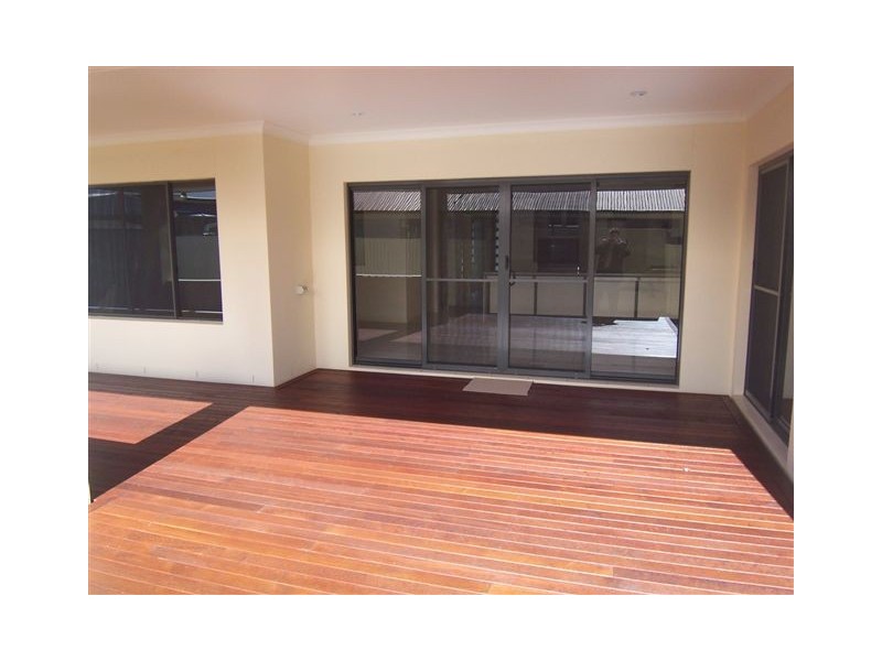 25 Fadden Crescent, Middle Ridge QLD 4350