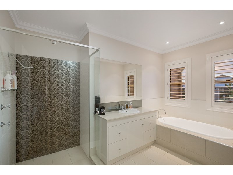 22 Fadden Crescent, Middle Ridge QLD 4350