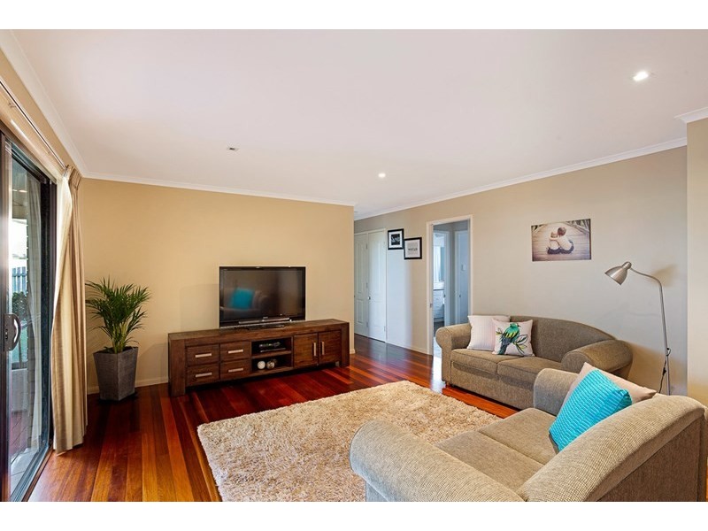 10 Fadden Cresent, Middle Ridge QLD 4350