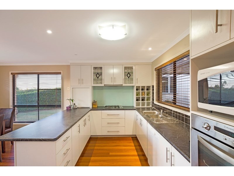 10 Fadden Cresent, Middle Ridge QLD 4350