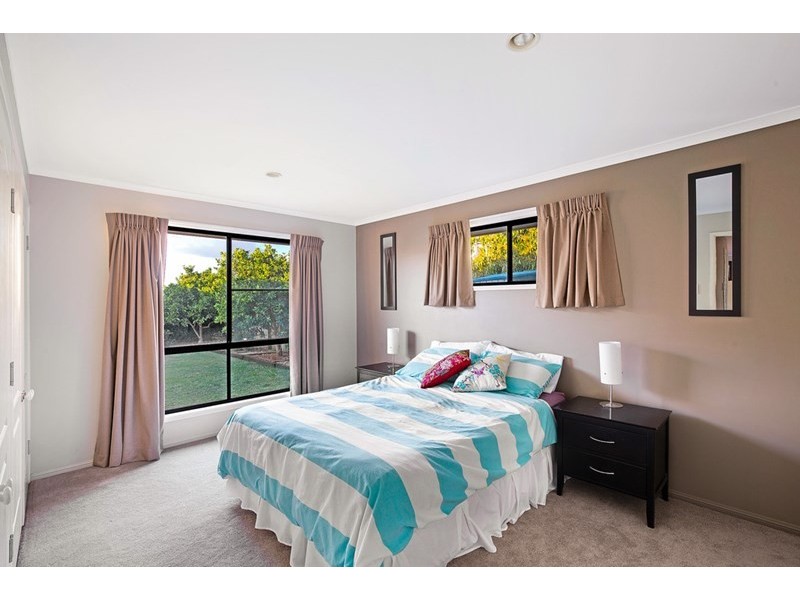 10 Fadden Cresent, Middle Ridge QLD 4350