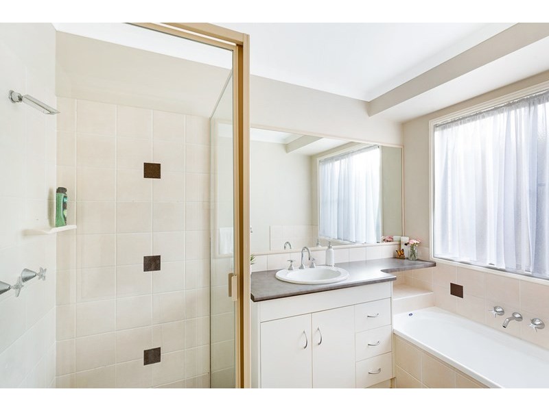 10 Fadden Cresent, Middle Ridge QLD 4350