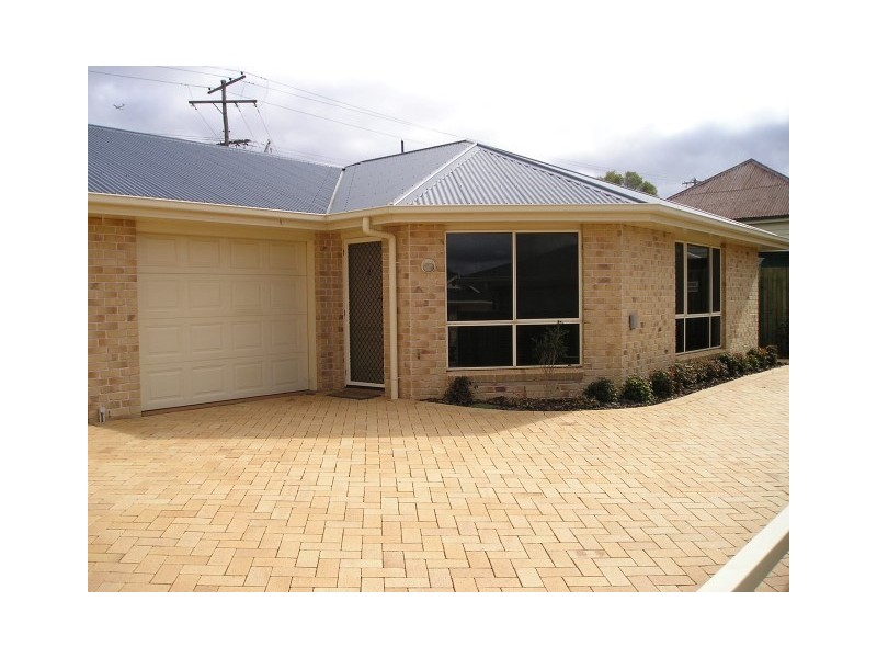 2/68 Holberton Street, Rockville QLD 4350