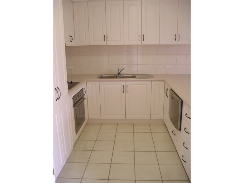 2/68 Holberton Street, Rockville QLD 4350