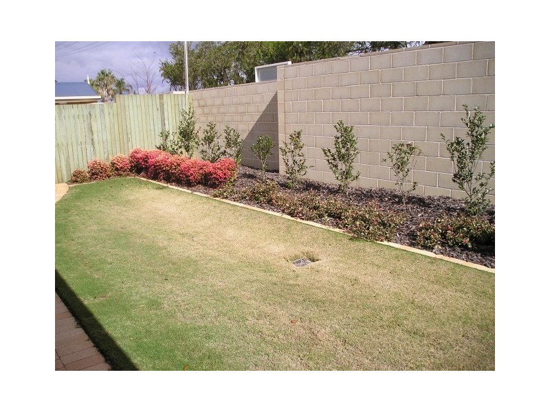 2/68 Holberton Street, Rockville QLD 4350