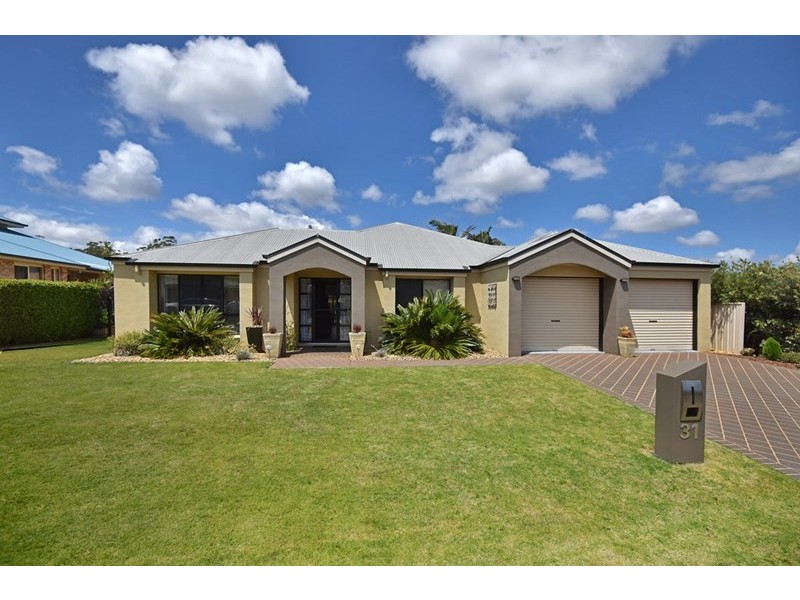 31 Wood Drive, Middle Ridge QLD 4350