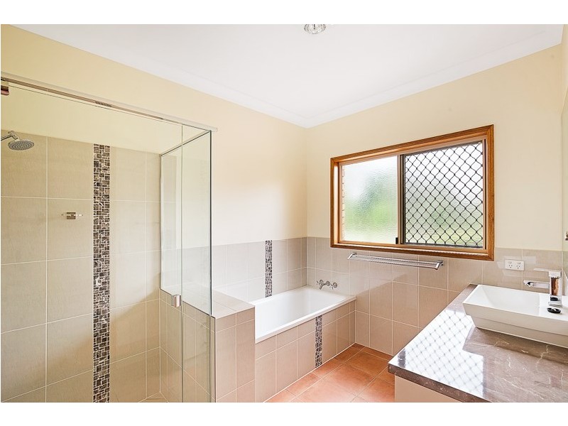 2 Redgum Court, Highfields QLD 4352