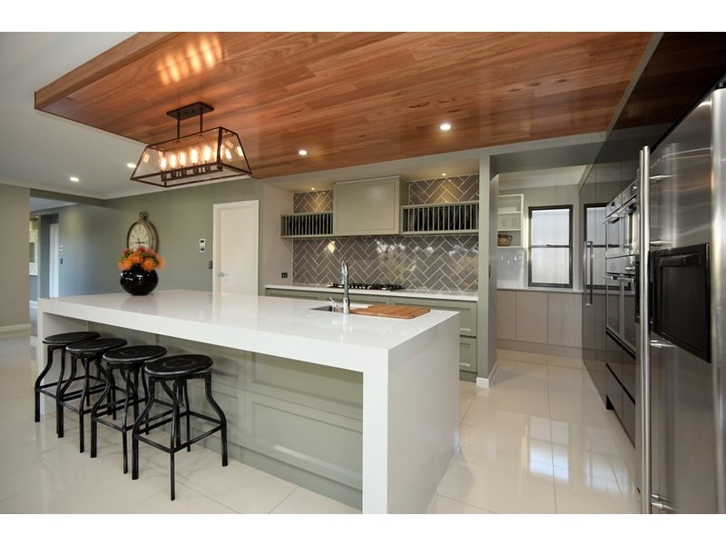 13 Daniells Close, Middle Ridge QLD 4350