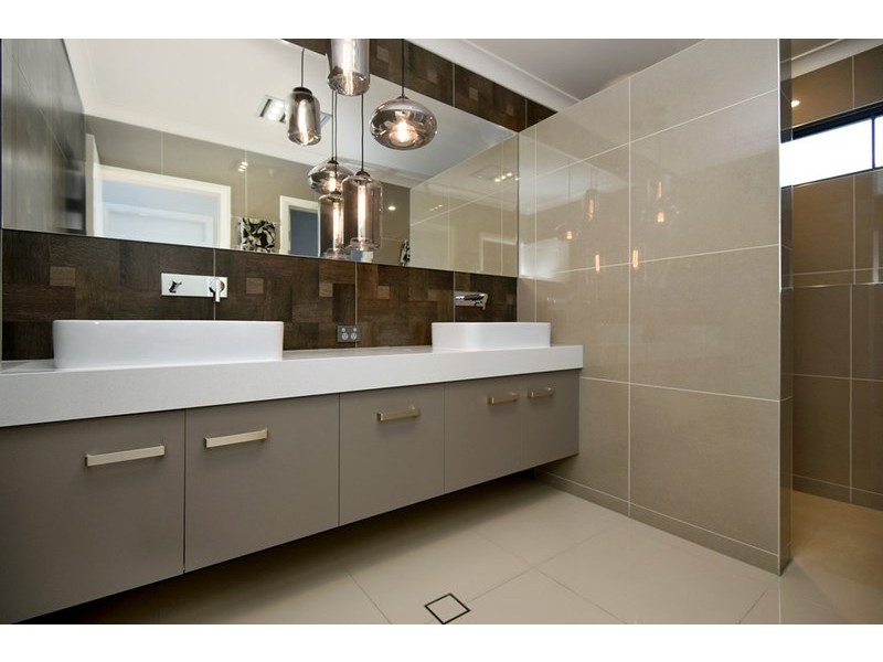 13 Daniells Close, Middle Ridge QLD 4350