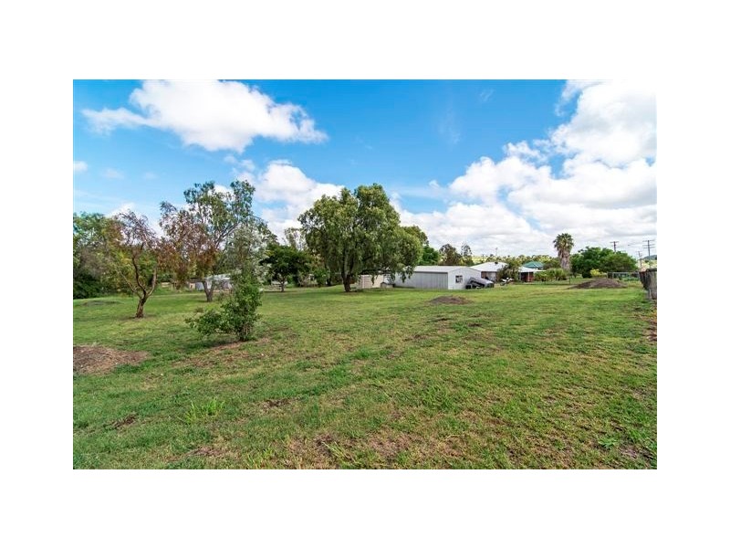 2 Fiona Street, Kingsthorpe QLD 4400