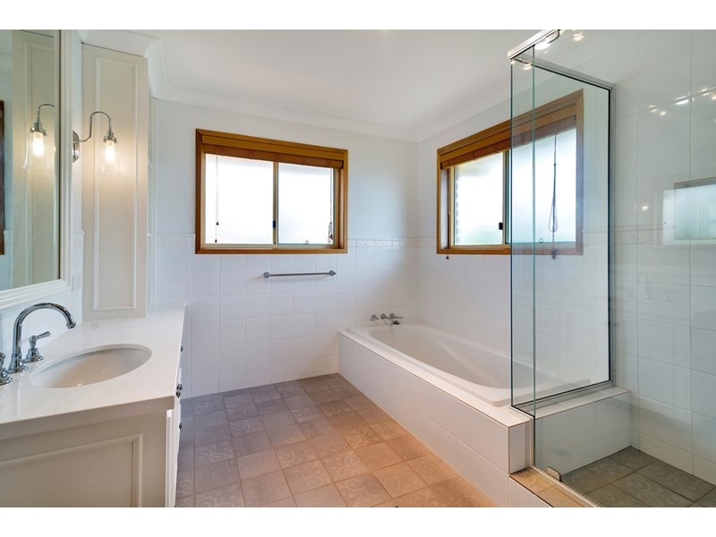 1 Petunia Close, Middle Ridge QLD 4350