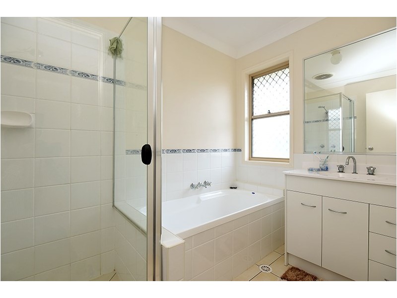 16 Bulloo Street, Glenvale QLD 4350