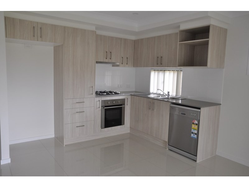 2/3 Kensei Street, Wyreema QLD 4352