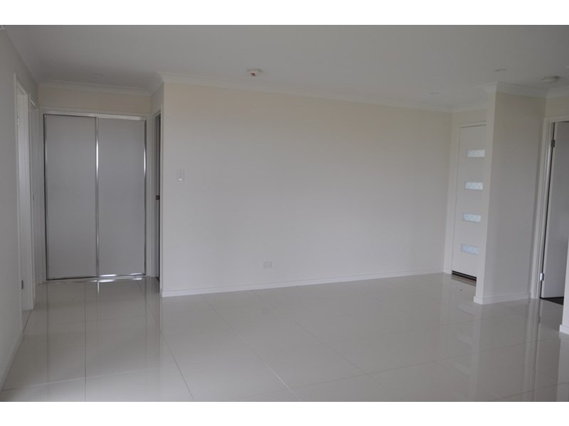 2/3 Kensei Street, Wyreema QLD 4352