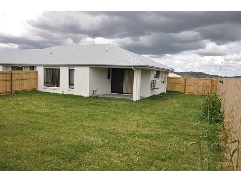 2/3 Kensei Street, Wyreema QLD 4352