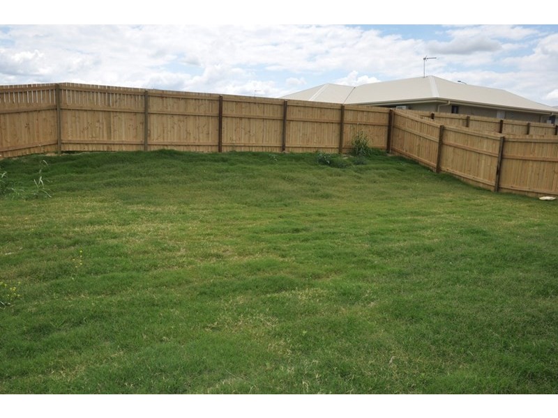 2/3 Kensei Street, Wyreema QLD 4352