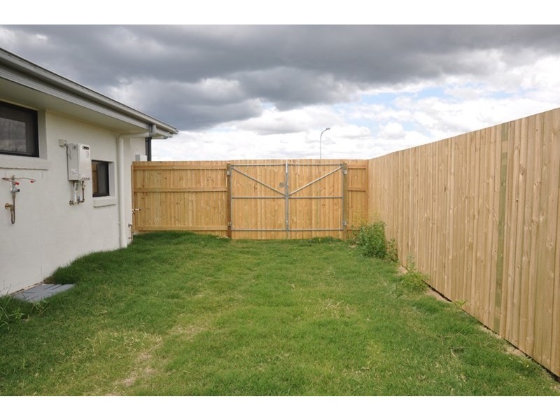 2/3 Kensei Street, Wyreema QLD 4352