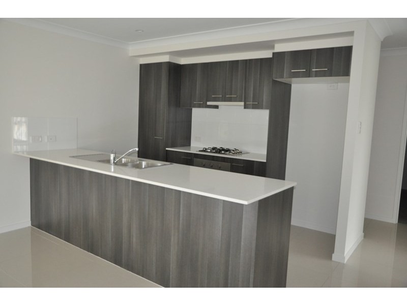 1/3 Kensei Street, Wyreema QLD 4352