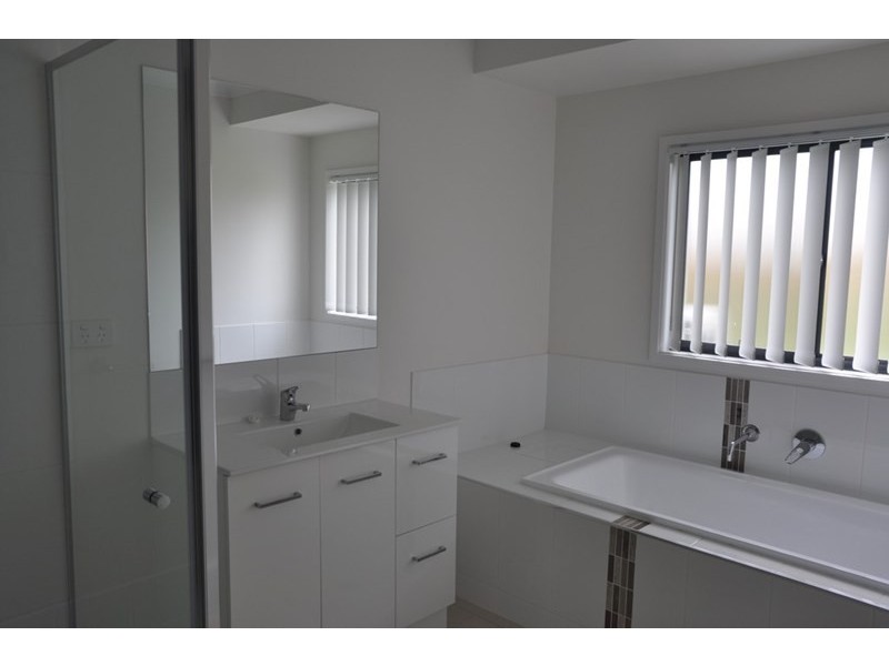 1/3 Kensei Street, Wyreema QLD 4352