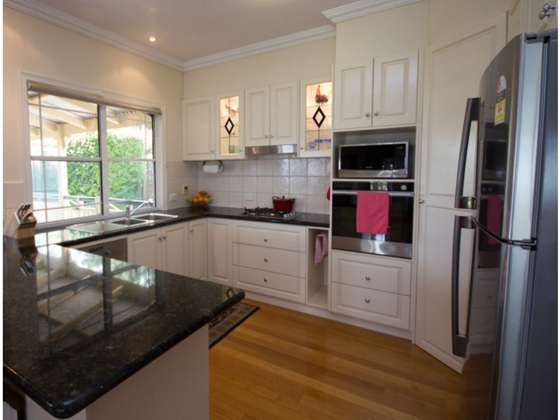 27 Windemere Terrace, Mount Lofty QLD 4350