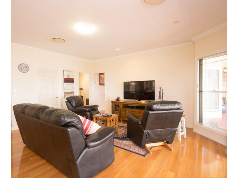 27 Windemere Terrace, Mount Lofty QLD 4350