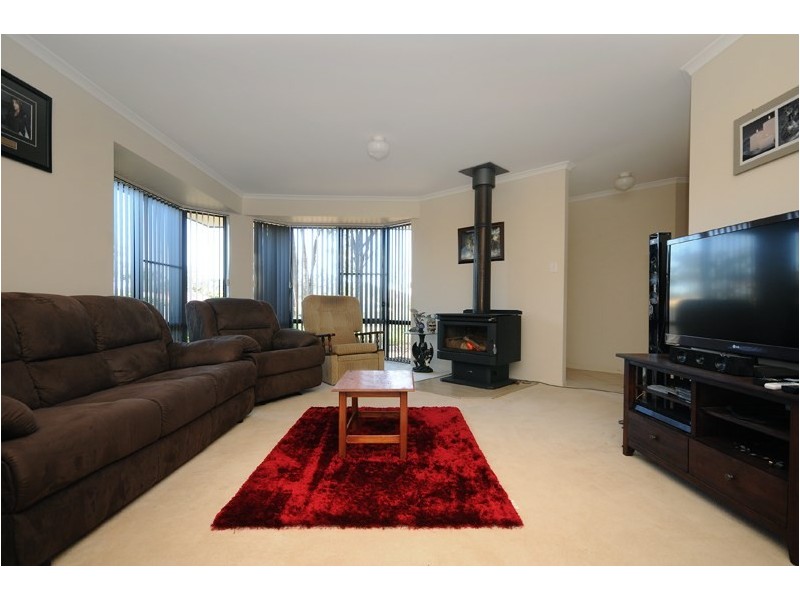 14 Kookaburra Court, Meringandan West QLD 4352