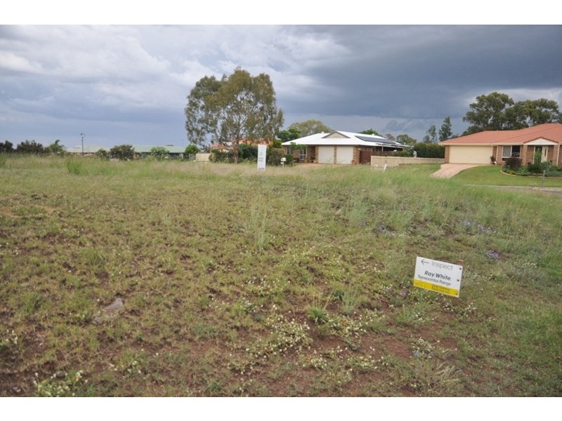 22 Fairway Drive, Pittsworth QLD 4356