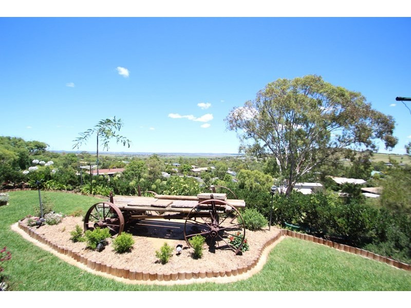 1 Guine Court, Kingsthorpe QLD 4400