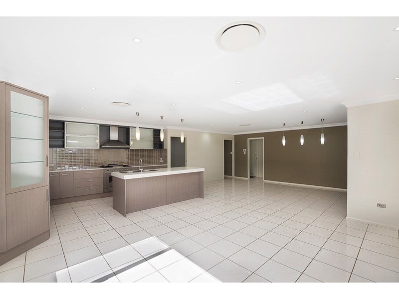 26 Saba Court, Middle Ridge QLD 4350