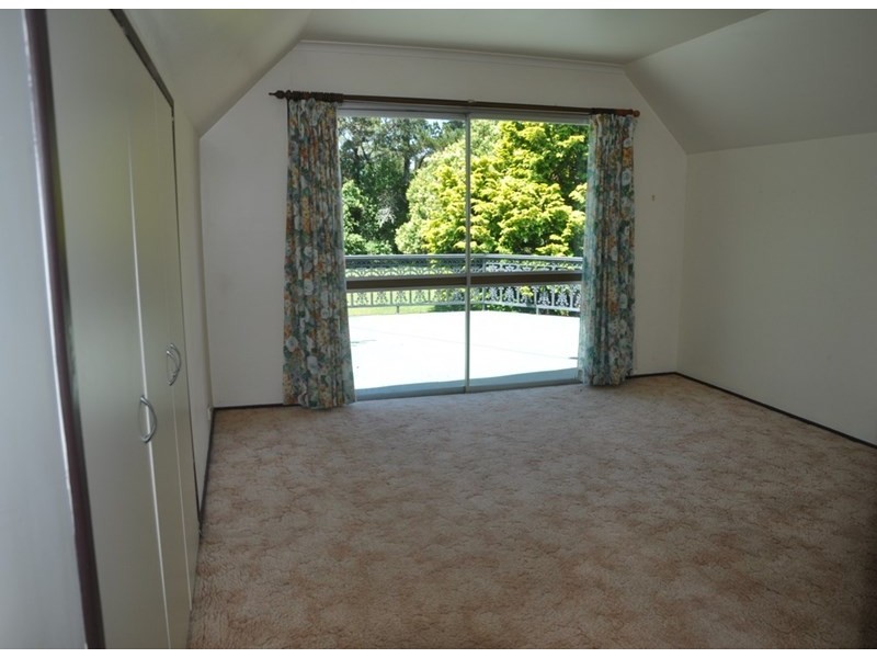 8 Bradys Road, Highfields QLD 4352