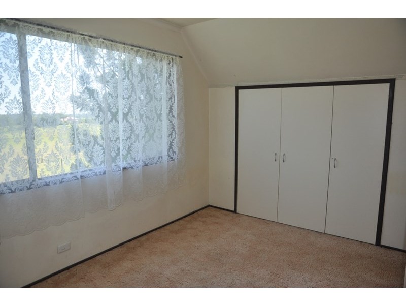 8 Bradys Road, Highfields QLD 4352