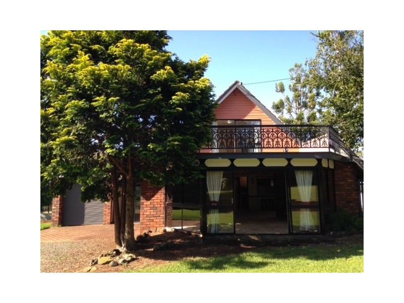 8 Bradys Road, Highfields QLD 4352