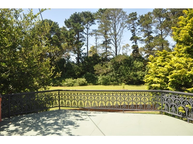 8 Bradys Road, Highfields QLD 4352