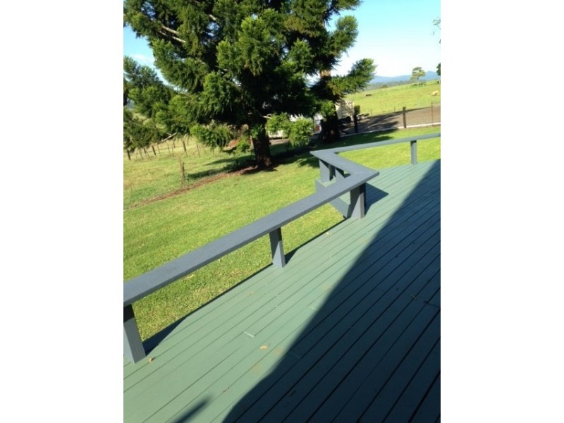 8 Bradys Road, Highfields QLD 4352