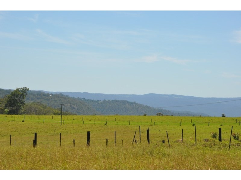 8 Bradys Road, Highfields QLD 4352