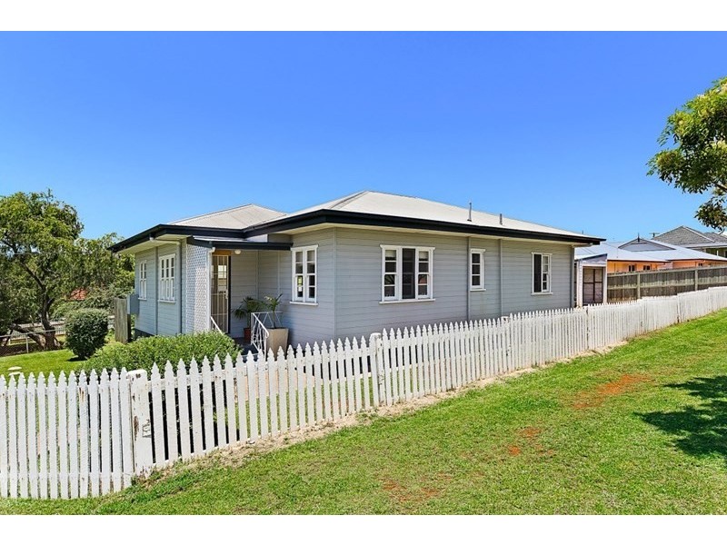 110 South Street, Centenary Heights QLD 4350