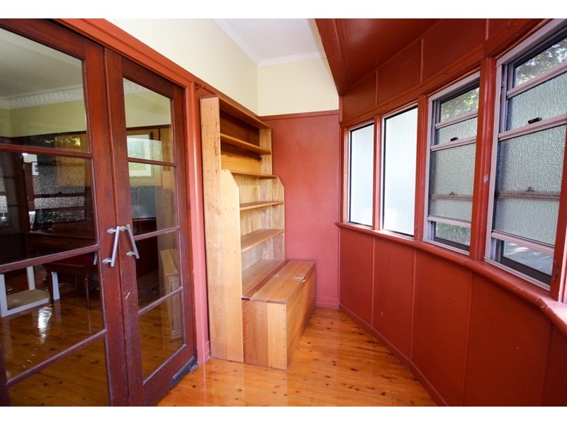 15 Mary Street, Mount Lofty QLD 4350