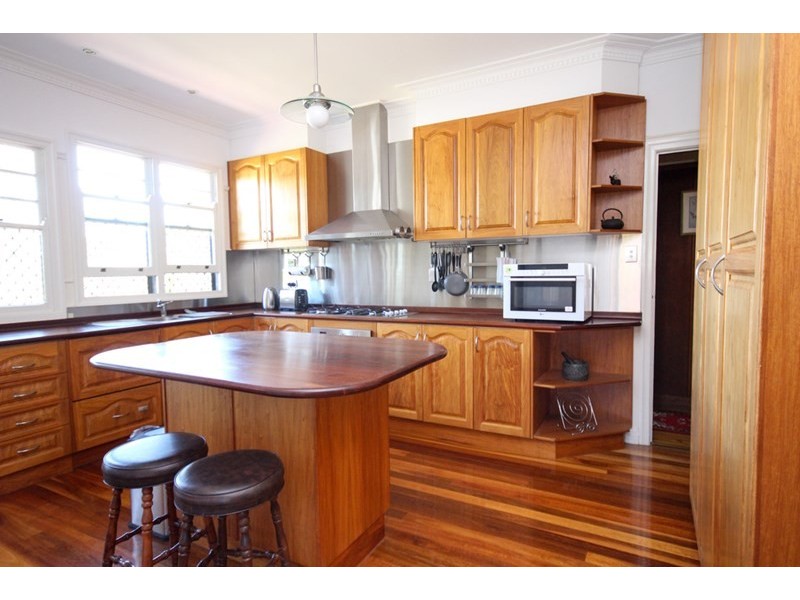 15 Mary Street, Mount Lofty QLD 4350