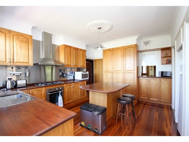 15 Mary Street, Mount Lofty QLD 4350