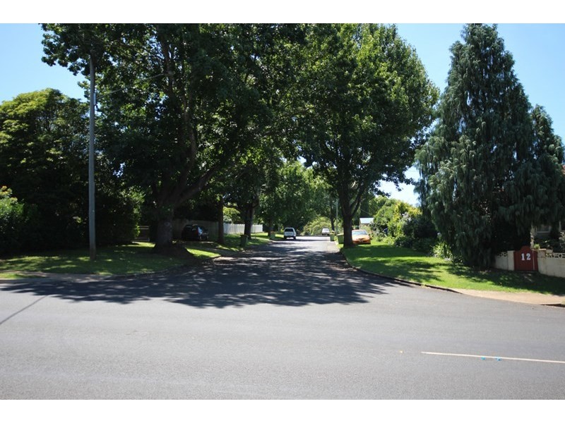 15 Mary Street, Mount Lofty QLD 4350