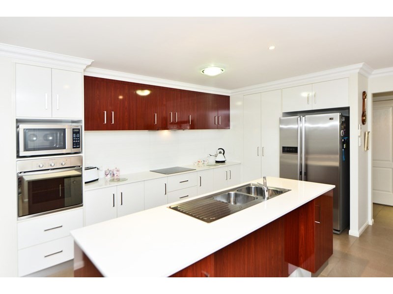 12 Beardsworth Court, Middle Ridge QLD 4350