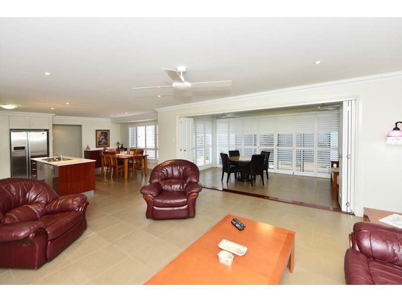 12 Beardsworth Court, Middle Ridge QLD 4350