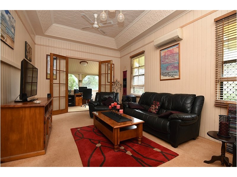 210 Campbell Street, Newtown QLD 4350