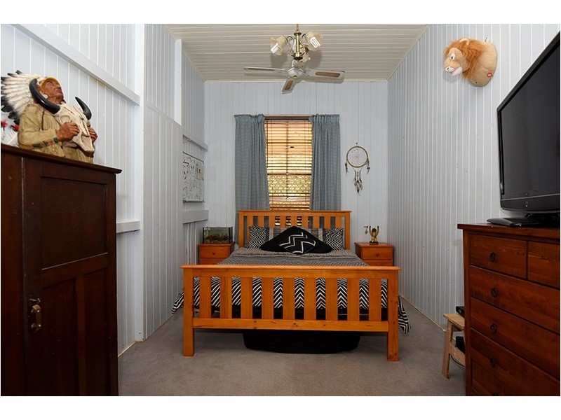 210 Campbell Street, Newtown QLD 4350