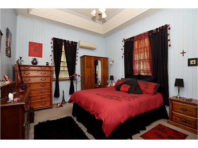 210 Campbell Street, Newtown QLD 4350