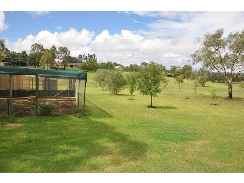 11 William Street, Meringandan West QLD 4352
