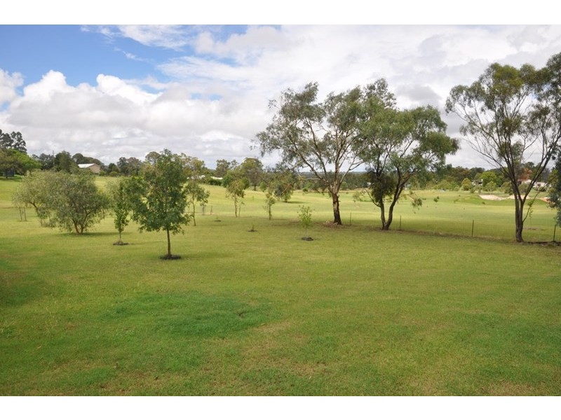 11 William Street, Meringandan West QLD 4352