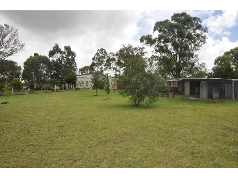 11 William Street, Meringandan West QLD 4352